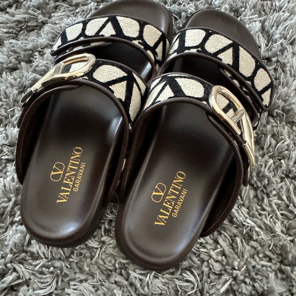 Valentino slides - Picture 4 of 4